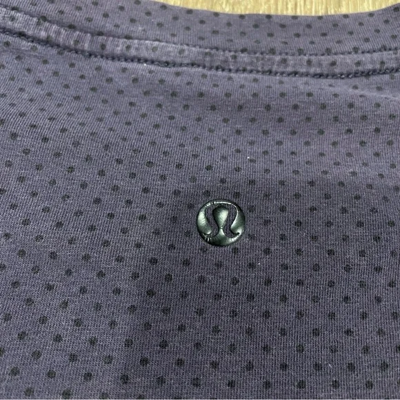 Lululemon Women’s Purple Black Polka Dot Short Sleeve Tee Shirt Size 10 or 12 - Picture 3 of 7